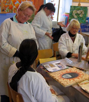 amies et collegues d'atelier, les Andelysiennes Lia et Elisabeth.