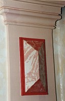 l'existence de ces moulures en pointe de diamand m'a inspir� pour les refaire en trompe l'oeil sur les sous-bassements du hall.Photo Gerald