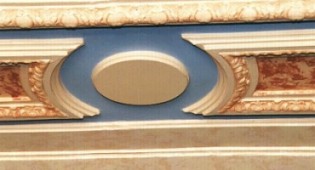 D�tail des moulures du plafond : les cercles, auours desquels en fait s'organisera la composition du mural. Photo Gerald