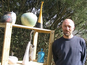 Jacky M�rigeau aime la diversit� : Raku, gr�s, porcelaine...