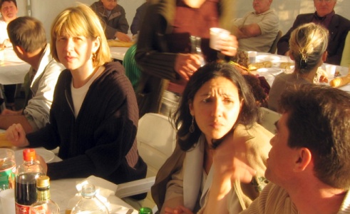 le soleil nous est rest� bienveillant, toute la journ�e,  baignant meme les convives du barbecue final